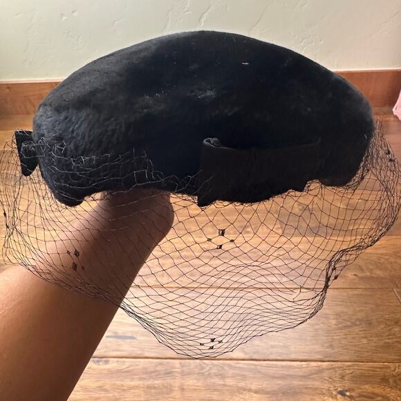 Vtg Neusteters pillbox beret hat black velvet bows net mesh veil - Picture 3 of 8